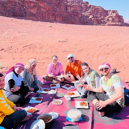 Wadi Rum Bubble Camp & Tour Exteriér fotografie