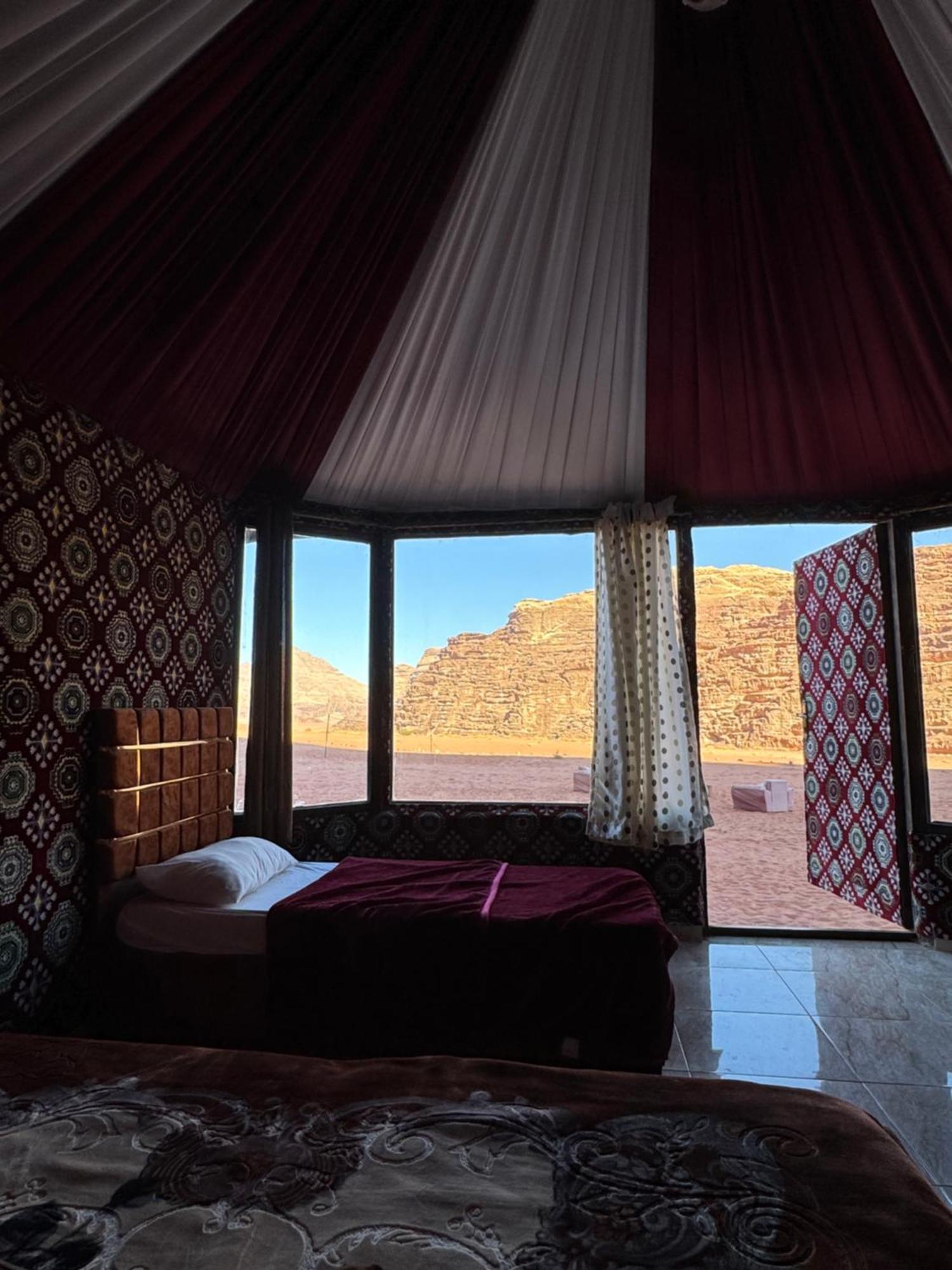 Wadi Rum Bubble Camp & Tour Exteriér fotografie