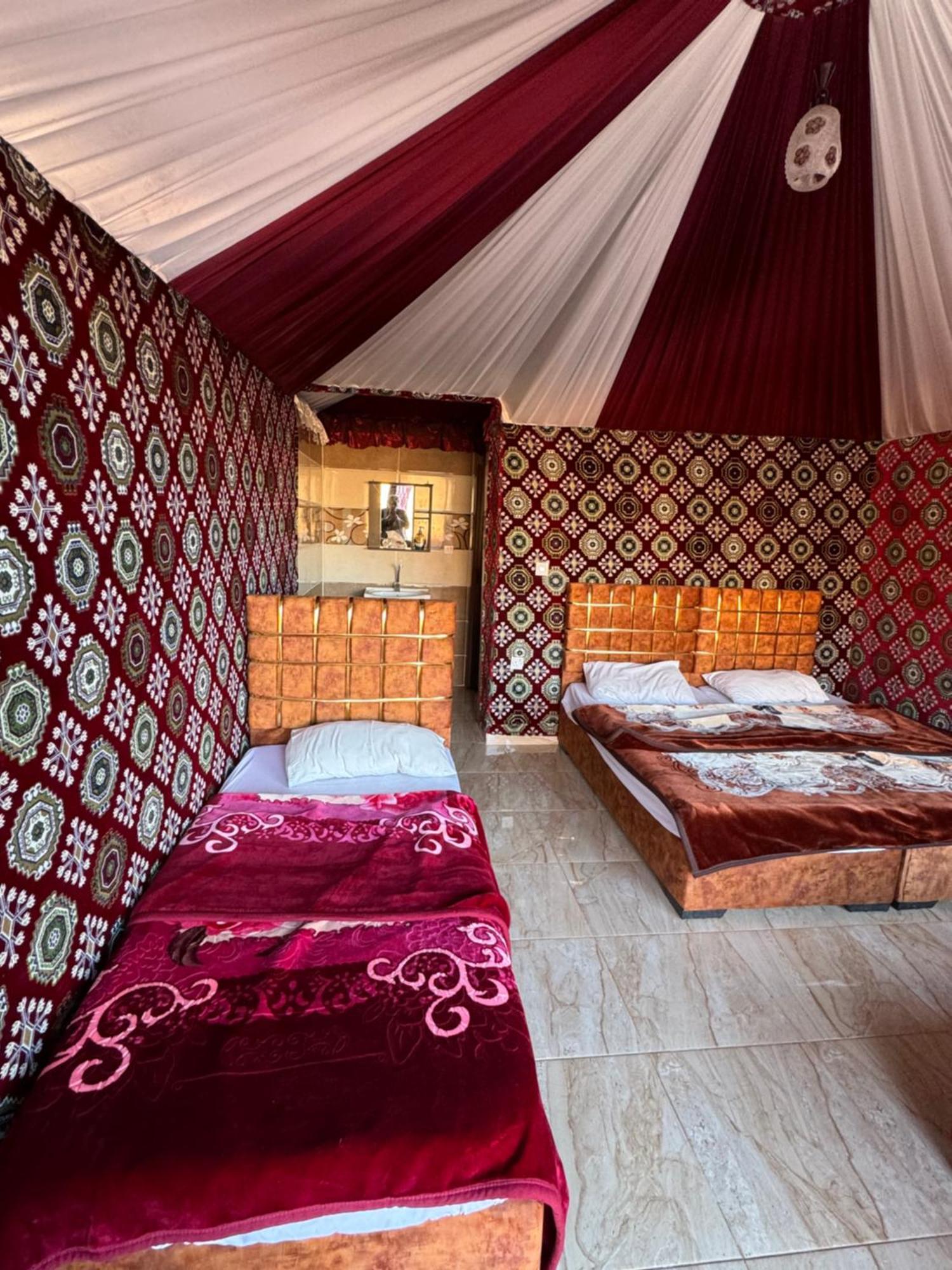Wadi Rum Bubble Camp & Tour Exteriér fotografie