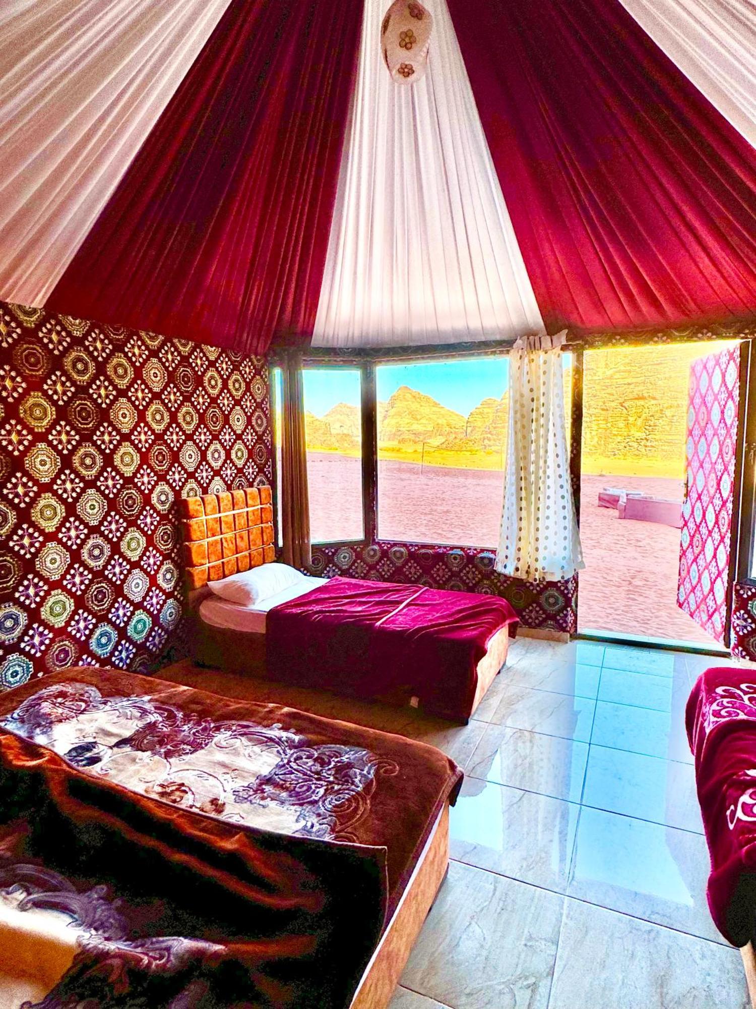 Wadi Rum Bubble Camp & Tour Exteriér fotografie