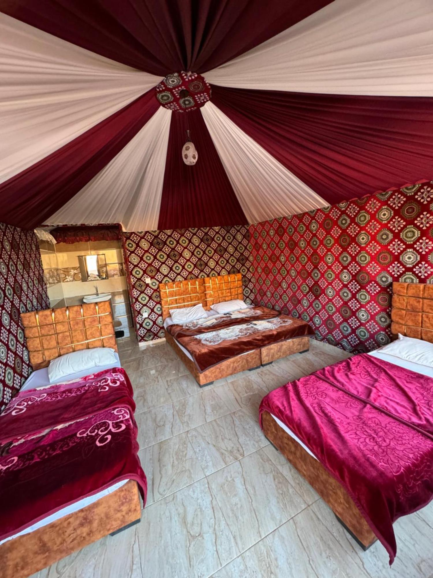 Wadi Rum Bubble Camp & Tour Exteriér fotografie