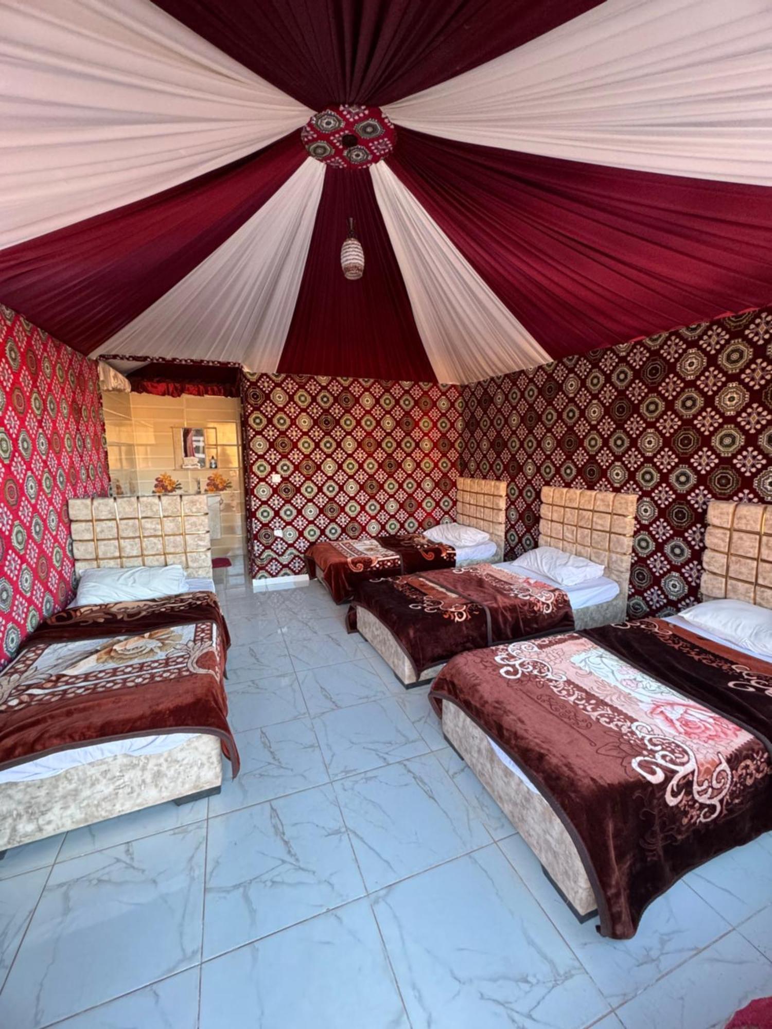 Wadi Rum Bubble Camp & Tour Exteriér fotografie