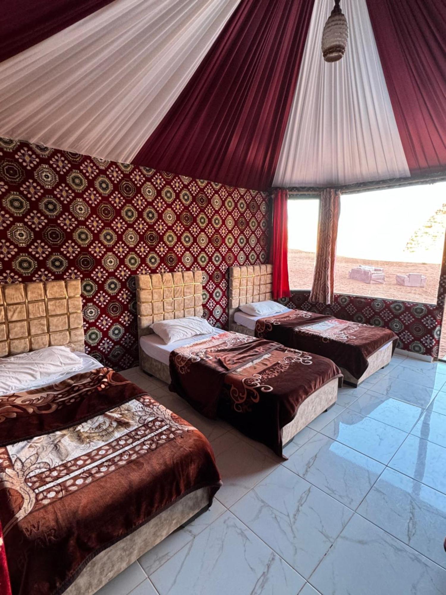 Wadi Rum Bubble Camp & Tour Exteriér fotografie