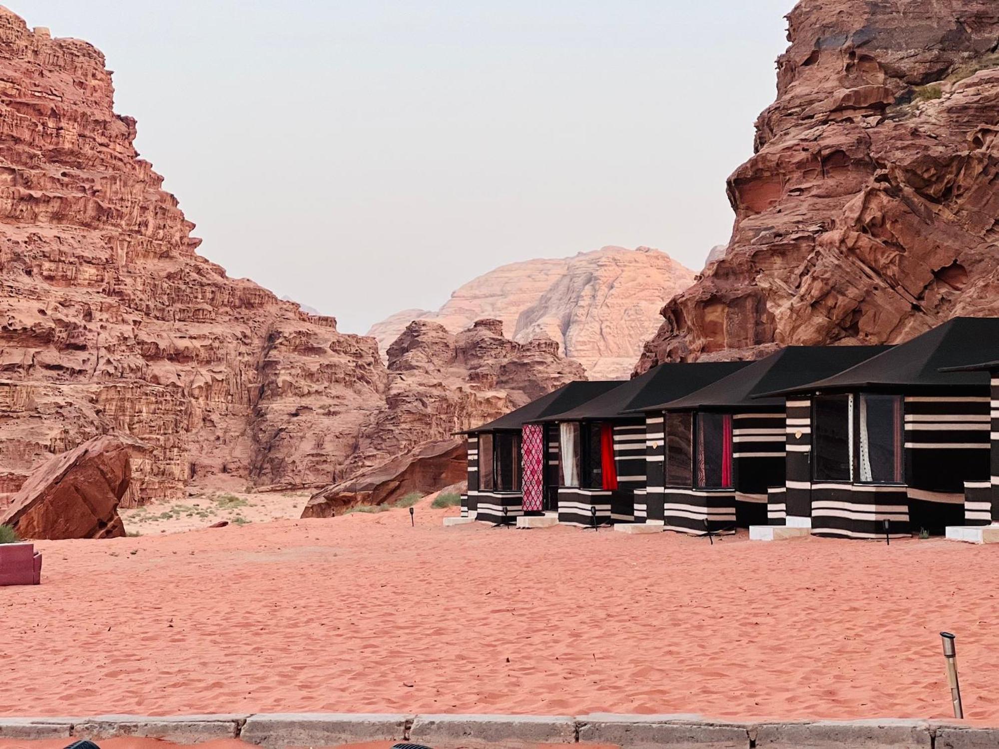 Wadi Rum Bubble Camp & Tour Exteriér fotografie