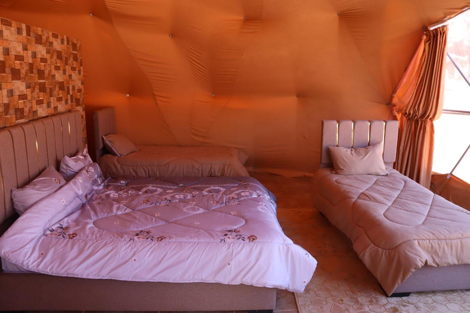 Wadi Rum Bubble Camp & Tour Exteriér fotografie