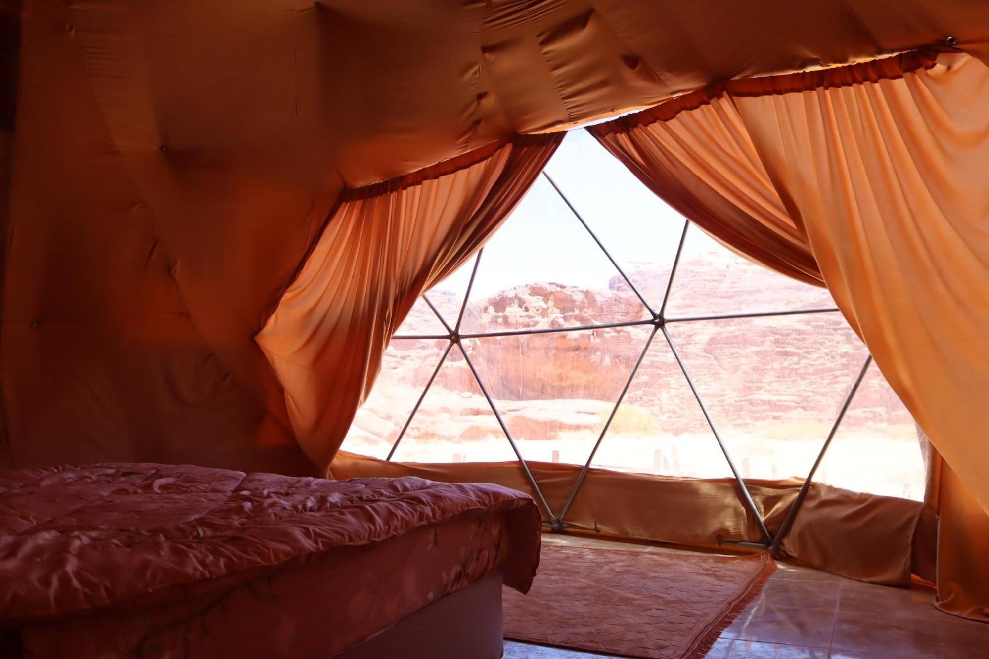 Wadi Rum Bubble Camp & Tour Exteriér fotografie