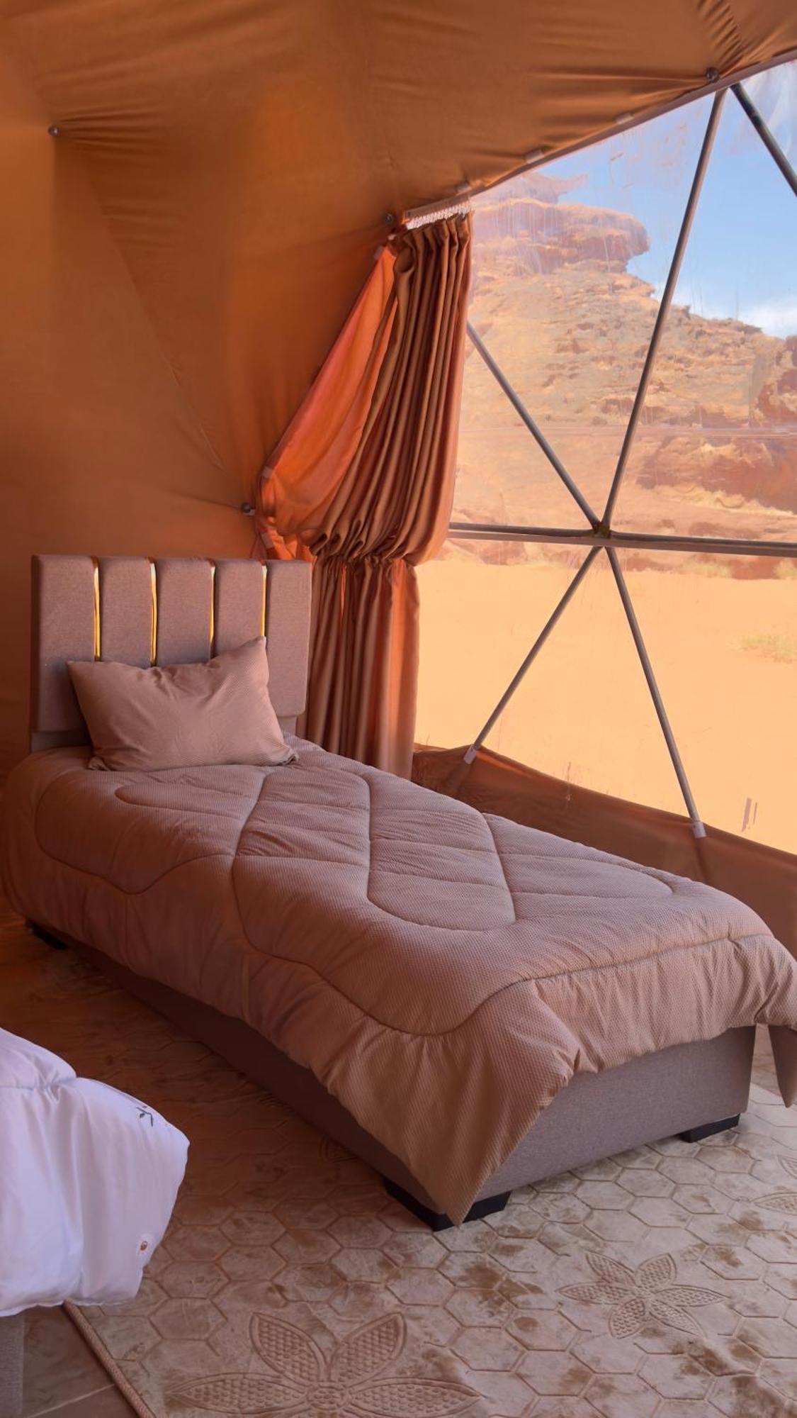 Wadi Rum Bubble Camp & Tour Exteriér fotografie