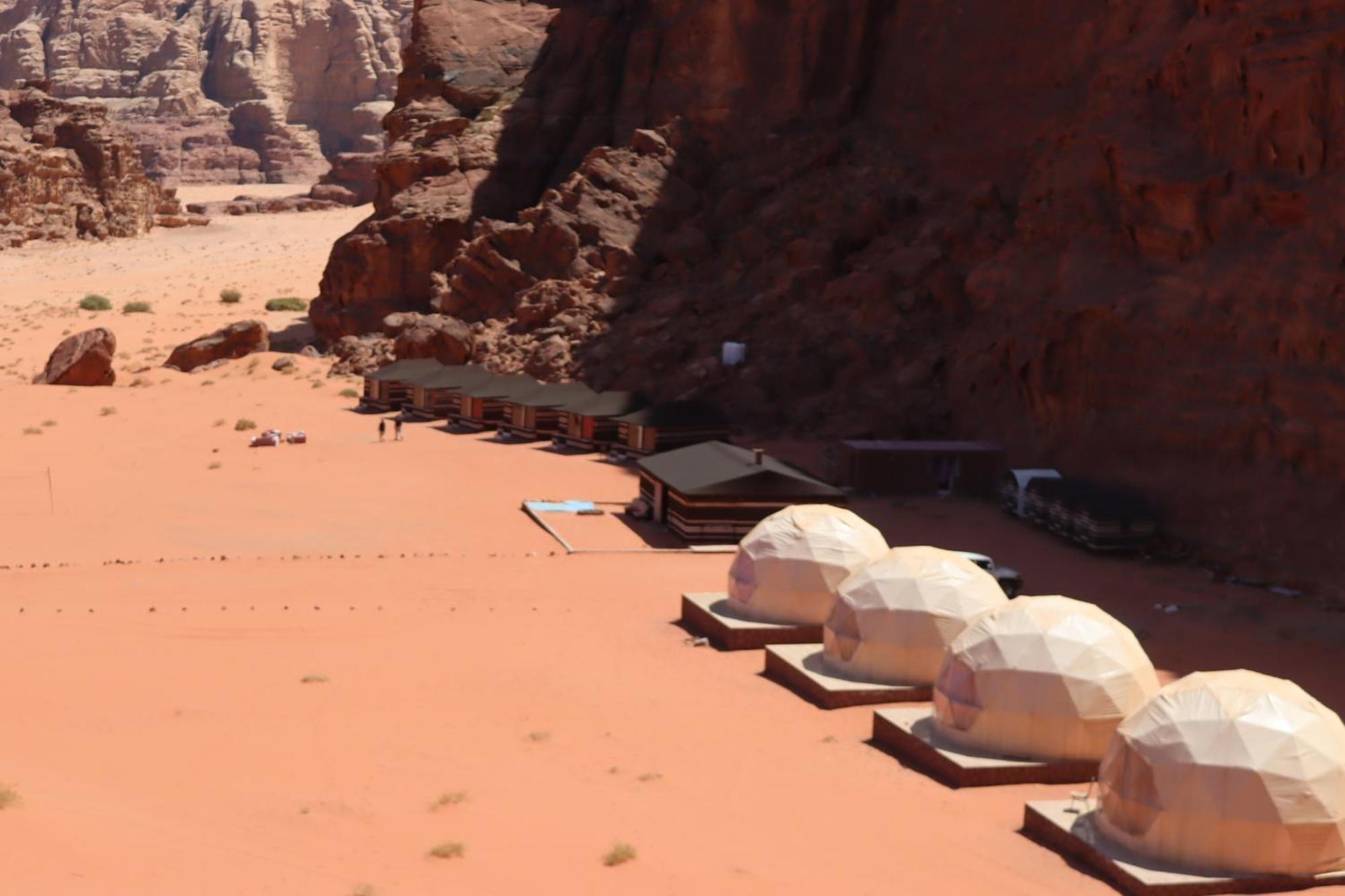 Wadi Rum Bubble Camp & Tour Exteriér fotografie