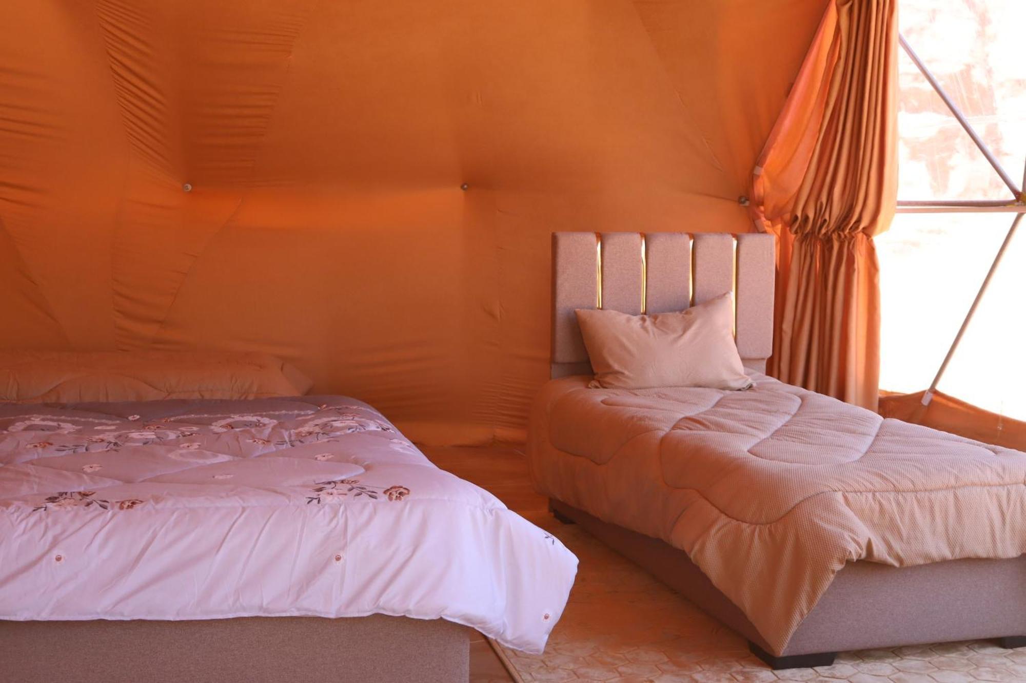 Wadi Rum Bubble Camp & Tour Exteriér fotografie