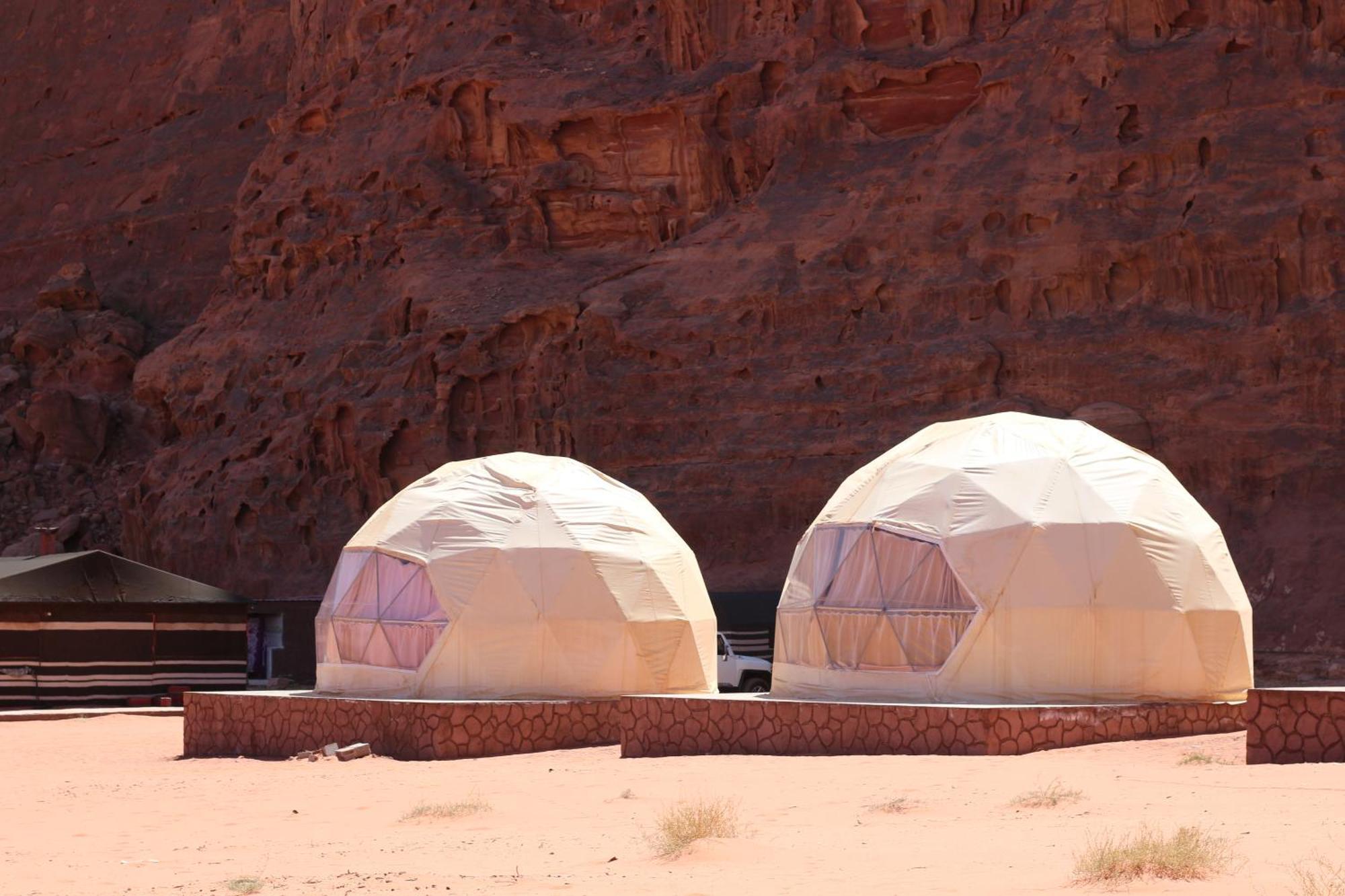 Wadi Rum Bubble Camp & Tour Exteriér fotografie